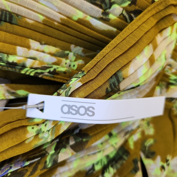 ASOS DESIGN Pleated Wrap Maxi Dress with Tie Waist in Green Floral - Picture 10 of 12